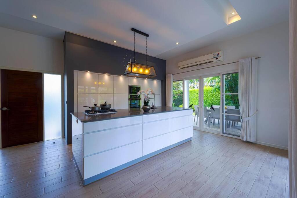 Vakantiehuis Modern 3 Bedroom Pool - Mr54 *