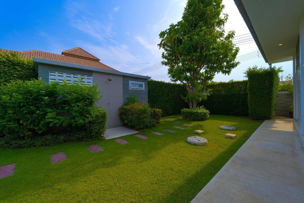 Modern 3 Bedroom Pool - Mr54 HHQ